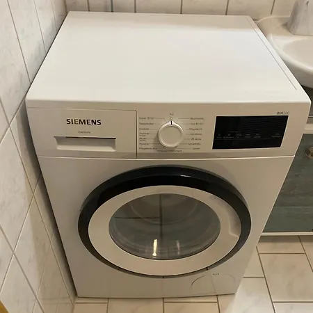 Wieko Leibnizstr. H3, Dg Rechts Daire *